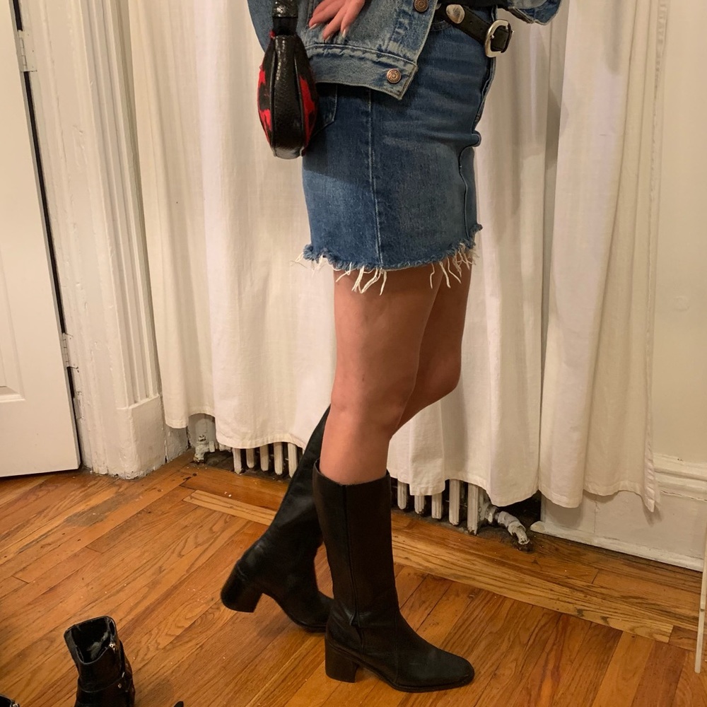 Levis Jean Denim High Waisted Mini Skirt w Frayed Hem Pockets Belt Loops sz 26 - Picture 11 of 16